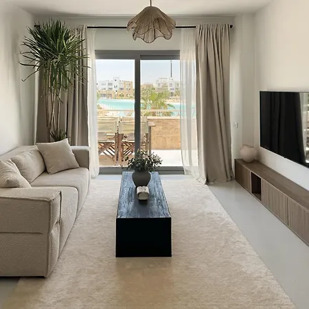 Black Swan Designer Apartment In El Gouna, Swanlake